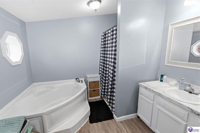 305 Ellen Lane, Brandenburg, KY 40108