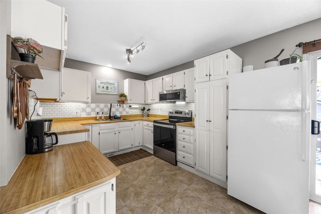 220 Summerhays, Tiffin, IA 52340