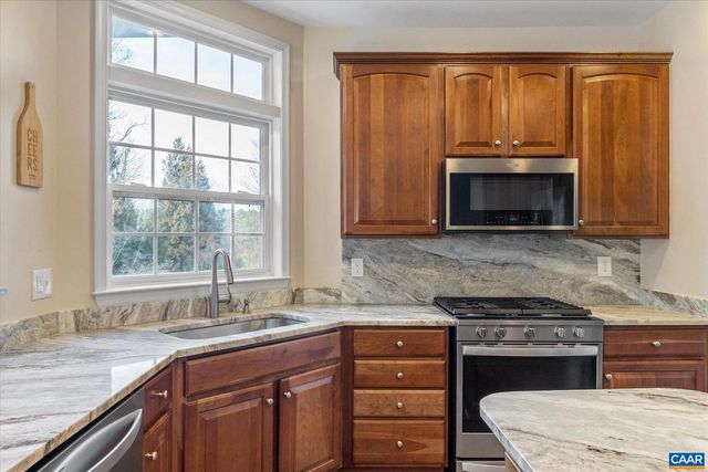 39 LAKEVIEW CT, Zion Crossroads, VA 22942