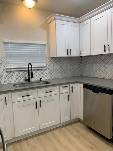 1524 18TH AVENUE N, St Petersburg, FL 33704