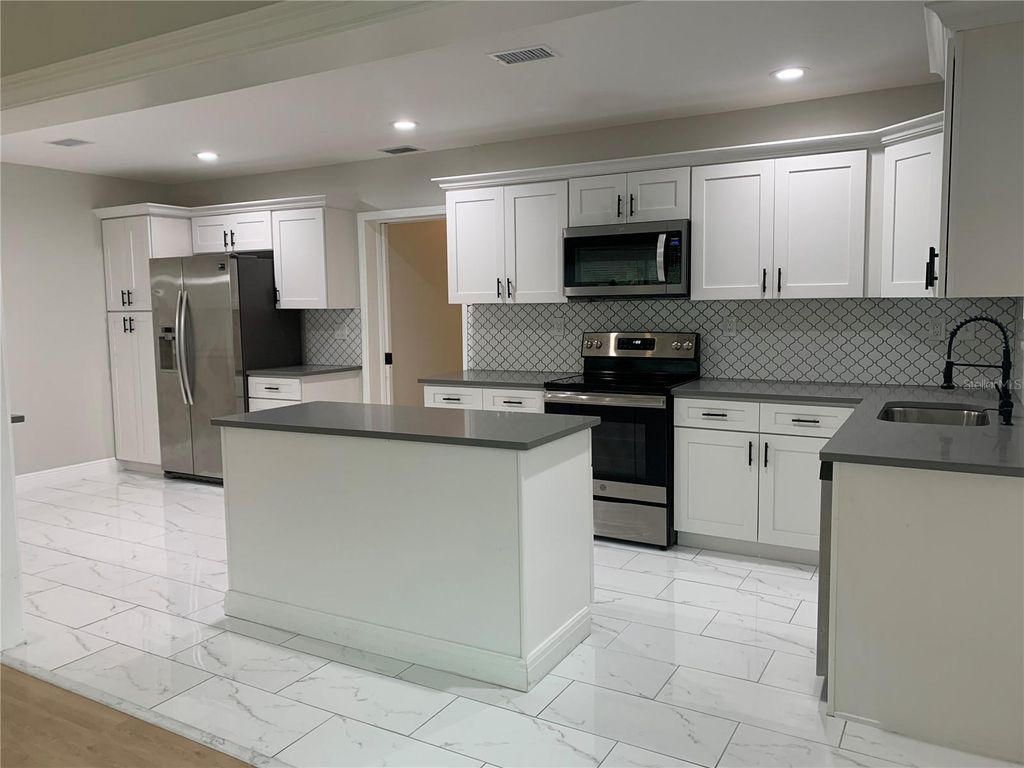 1524 18TH AVENUE N, St Petersburg, FL 33704