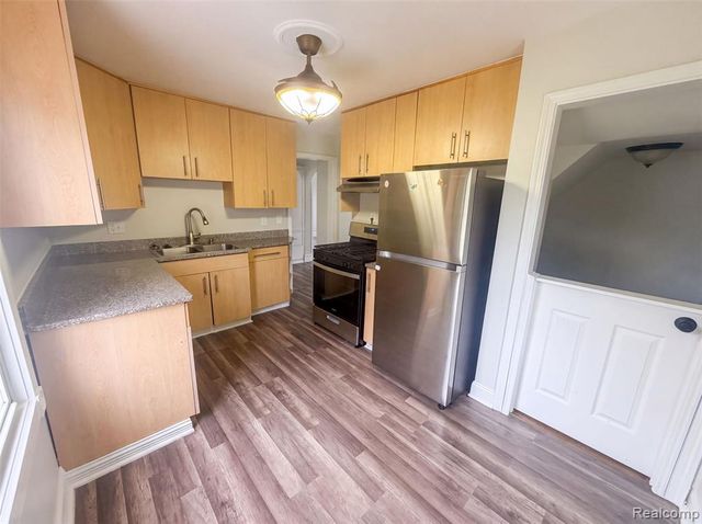 17590 Eastland Street, Roseville, MI 48066