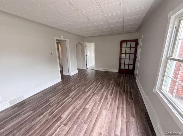 17590 Eastland Street, Roseville, MI 48066