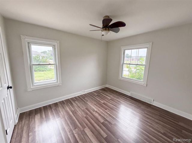 17590 Eastland Street, Roseville, MI 48066