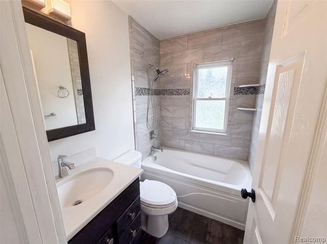 17590 Eastland Street, Roseville, MI 48066