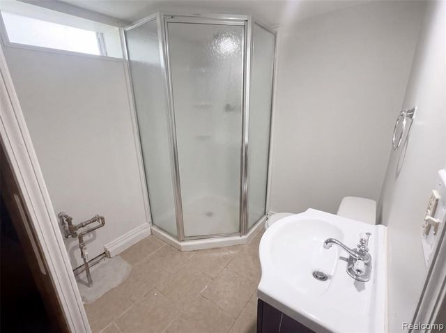17590 Eastland Street, Roseville, MI 48066