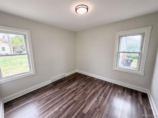 17590 Eastland Street, Roseville, MI 48066