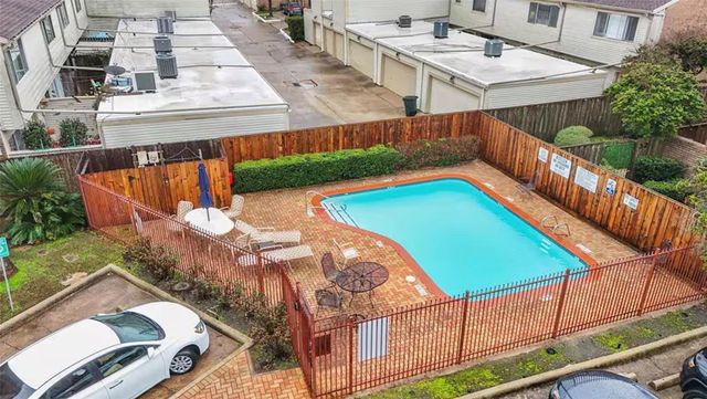 1920 Augusta Drive 30, Houston, TX 77057