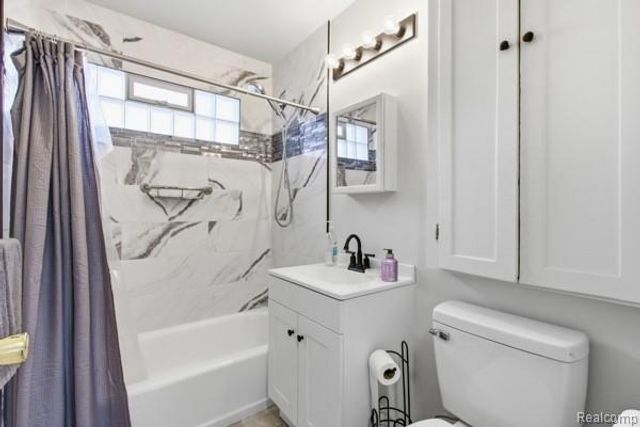 27320 Grandmont Street, Roseville, MI 48066