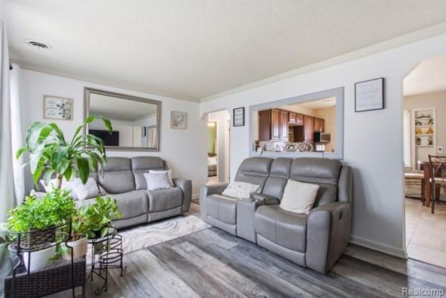 27320 Grandmont Street, Roseville, MI 48066