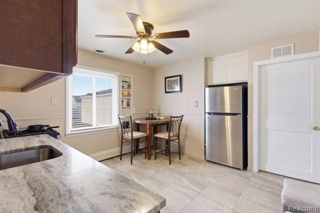 27320 Grandmont Street, Roseville, MI 48066