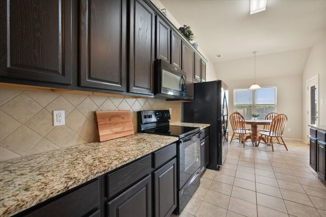 400 Hummingbird Trail, Crowley, TX 76036