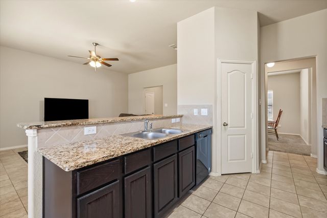 400 Hummingbird Trail, Crowley, TX 76036