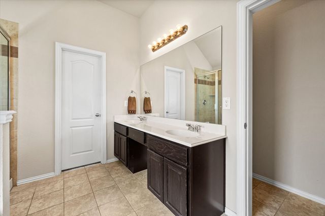 400 Hummingbird Trail, Crowley, TX 76036