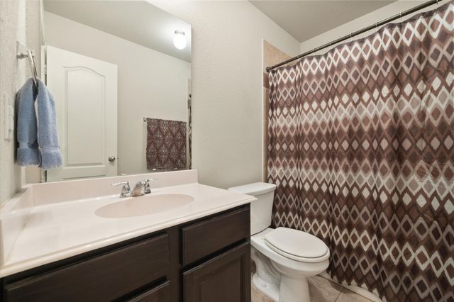 400 Hummingbird Trail, Crowley, TX 76036