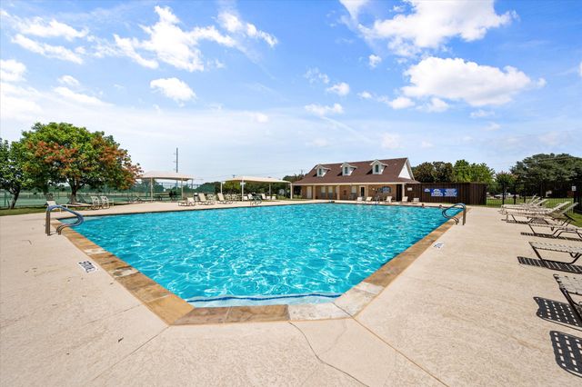 400 Hummingbird Trail, Crowley, TX 76036