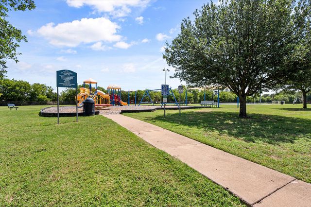 400 Hummingbird Trail, Crowley, TX 76036
