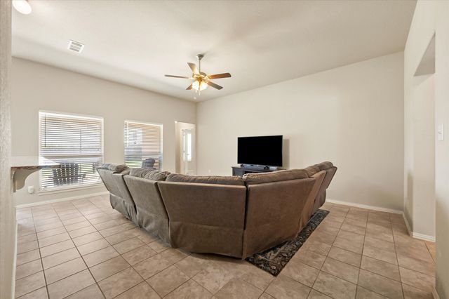 400 Hummingbird Trail, Crowley, TX 76036