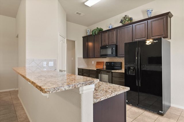 400 Hummingbird Trail, Crowley, TX 76036