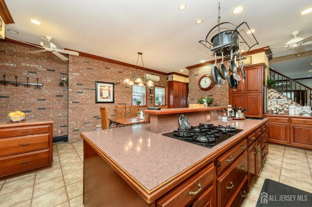 10 Crampton Avenue, Woodbridge Proper, NJ 07095