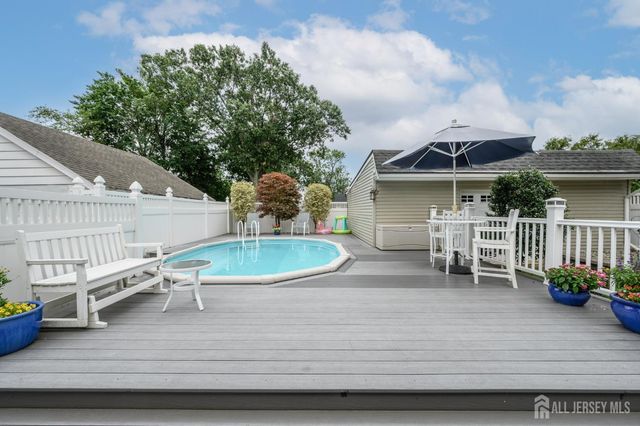 10 Crampton Avenue, Woodbridge Proper, NJ 07095