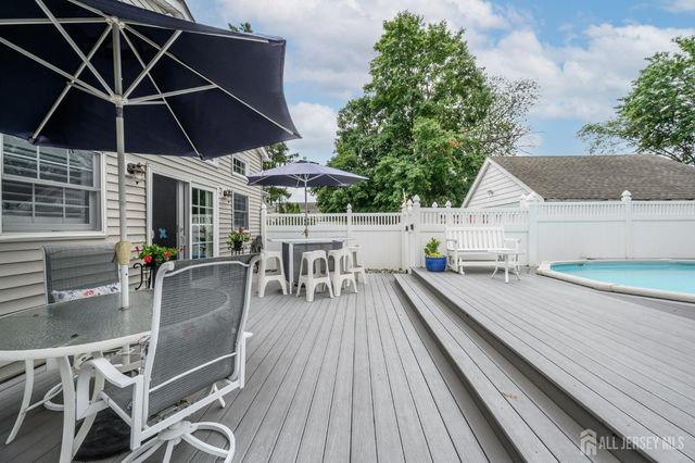 10 Crampton Avenue, Woodbridge Proper, NJ 07095