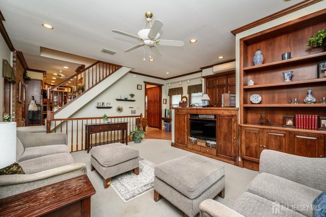 10 Crampton Avenue, Woodbridge Proper, NJ 07095