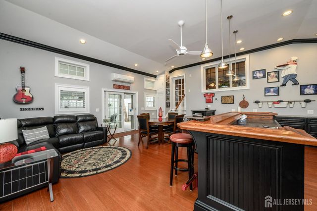 10 Crampton Avenue, Woodbridge Proper, NJ 07095