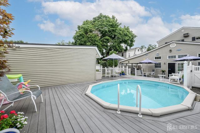 10 Crampton Avenue, Woodbridge Proper, NJ 07095