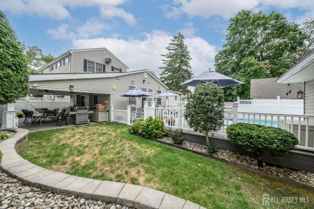 10 Crampton Avenue, Woodbridge Proper, NJ 07095