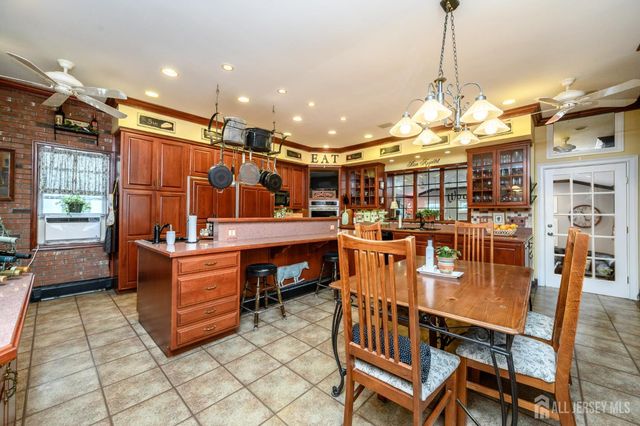 10 Crampton Avenue, Woodbridge Proper, NJ 07095