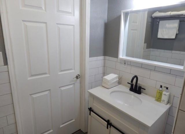 8821 Woodruff Street, Houston, TX 77012