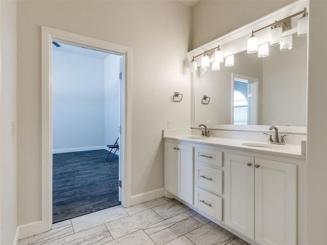 10917 Oaksplinter Lane, Oklahoma City, OK 73173