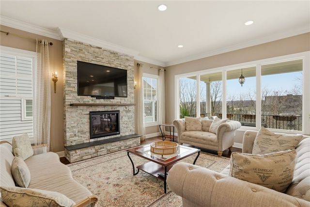 1690 Shelburne Ln, Squirrel Hill, PA 15217