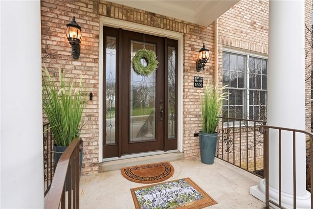 1690 Shelburne Ln, Squirrel Hill, PA 15217