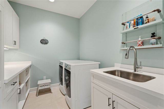 1690 Shelburne Ln, Squirrel Hill, PA 15217