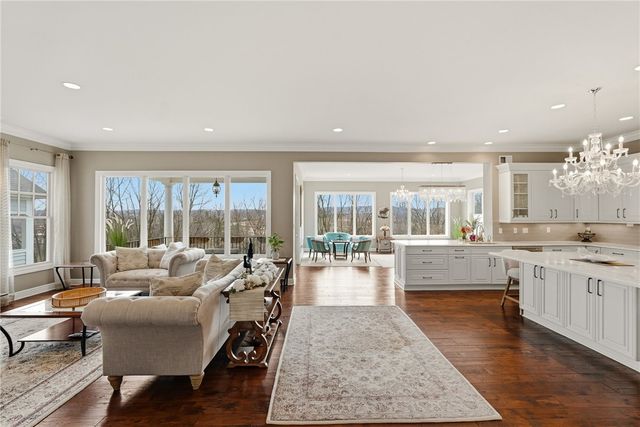 1690 Shelburne Ln, Squirrel Hill, PA 15217