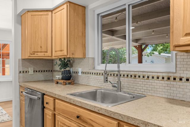 8941 W Donnybrook Dr, Boise, ID 83709