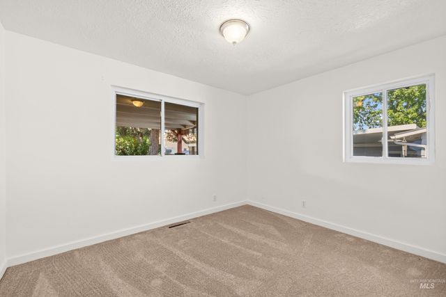 8941 W Donnybrook Dr, Boise, ID 83709