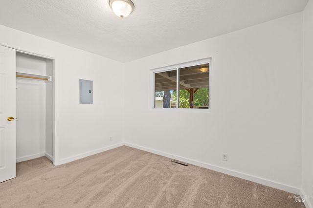 8941 W Donnybrook Dr, Boise, ID 83709