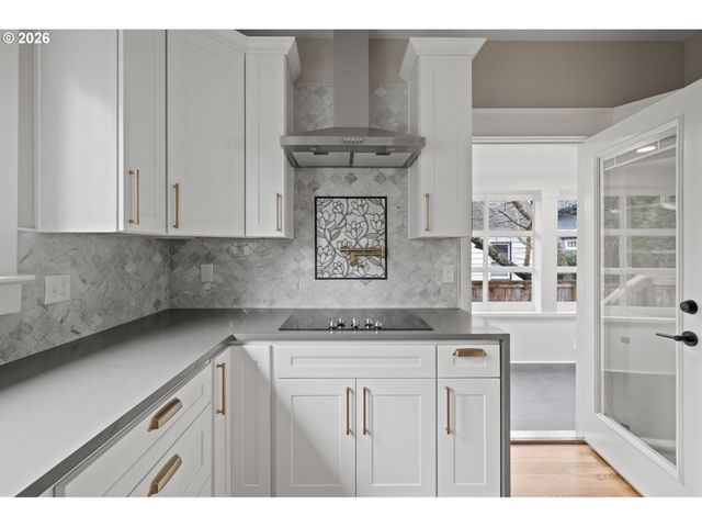 4511 N COMMERCIAL Ave, Portland, OR 97217