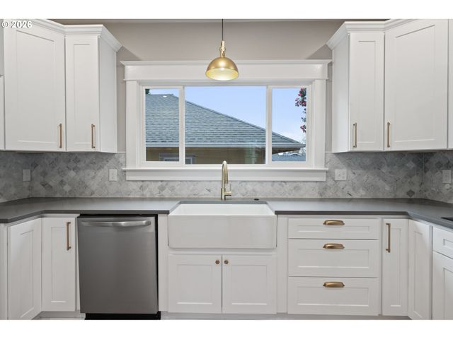 4511 N COMMERCIAL Ave, Portland, OR 97217