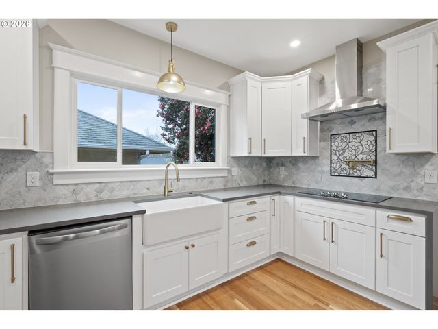 4511 N COMMERCIAL Ave, Portland, OR 97217