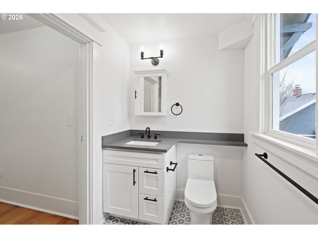 4511 N COMMERCIAL Ave, Portland, OR 97217