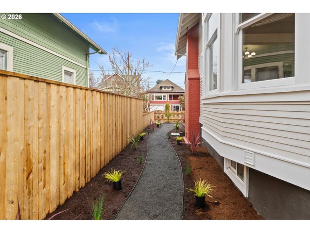 4511 N COMMERCIAL Ave, Portland, OR 97217