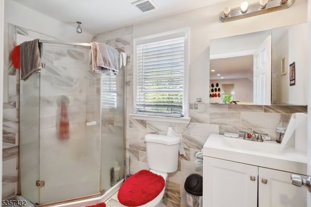 234 Lt Glenn Zamorski Dr, Elizabeth City, NJ 07206