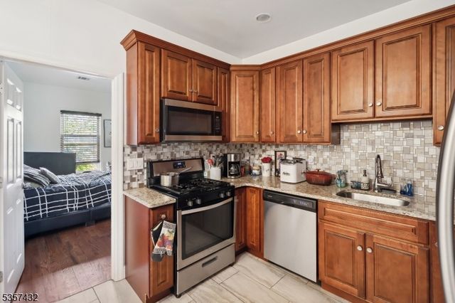 234 Lt Glenn Zamorski Dr, Elizabeth City, NJ 07206