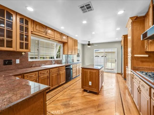1315 W Valleyheart, Burbank, CA 91506