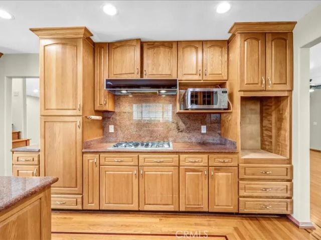 1315 W Valleyheart, Burbank, CA 91506