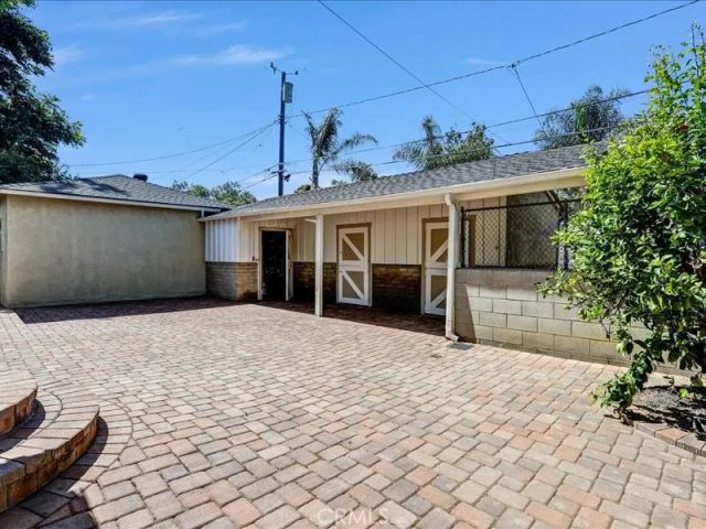 1315 W Valleyheart, Burbank, CA 91506